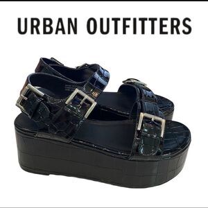 NEW Urban Outfitters UO Violet Buckle Black Flatform Platform Sandals 9